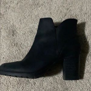 Black booties 7.5 Clarks